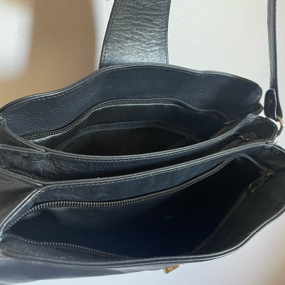 Vintage 90’s REAL leather crossbody purse - Picture 4 of 6